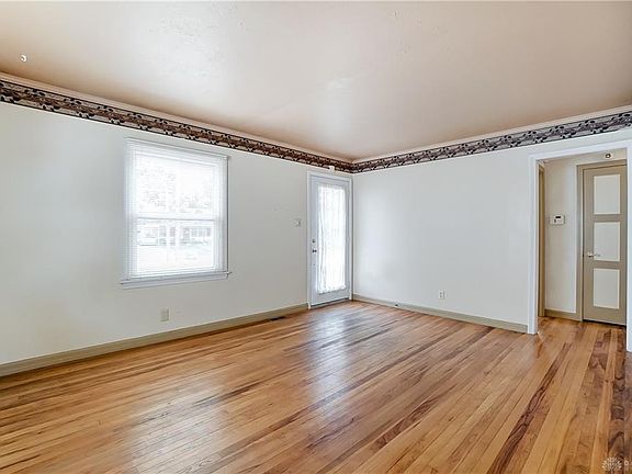 5th image of 4314 Woodbine Ave