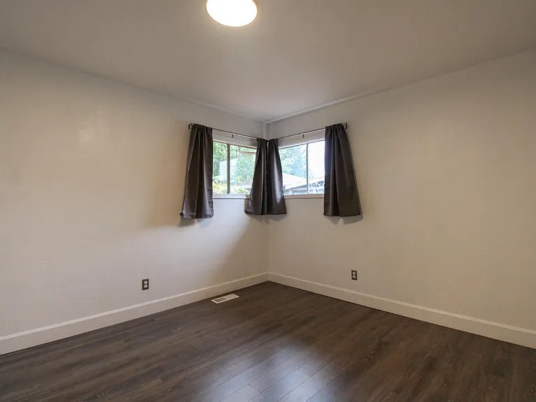 1170 Clearview Ave NE — Photo 17
