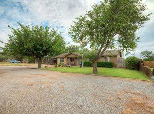 313 S Main St, Custer City, OK 73639