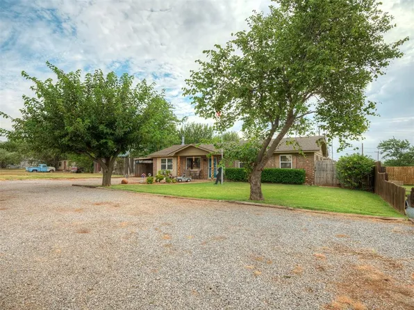 313 S Main St, Custer City, OK 73639