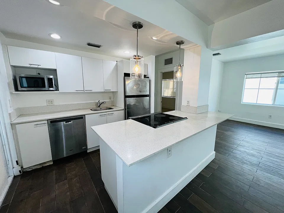 1003 Bay Dr
