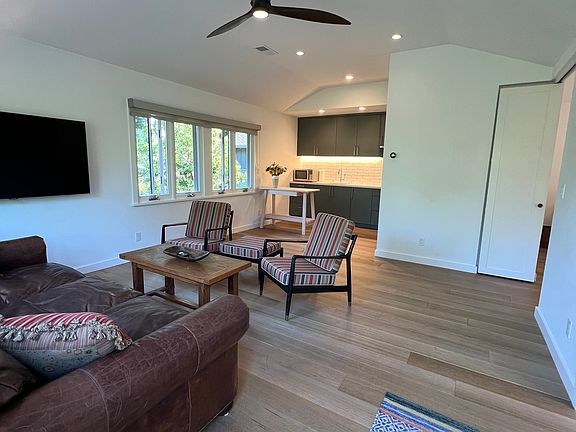 Lots of light in the spacious living room.