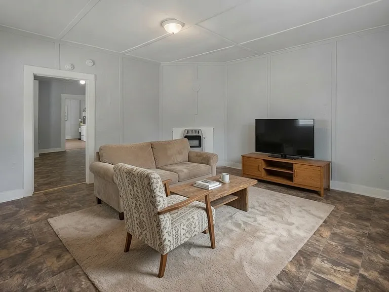 3701 Fairview St SW — Photo 3