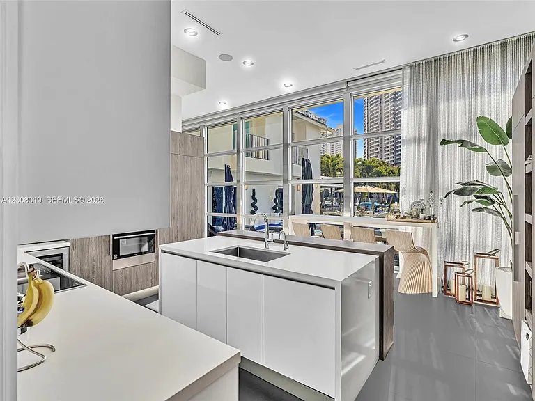 307 Holiday Dr — Photo 37