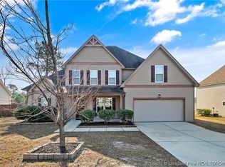 689 Highgrove Dr, Spring Lake, NC 28390
