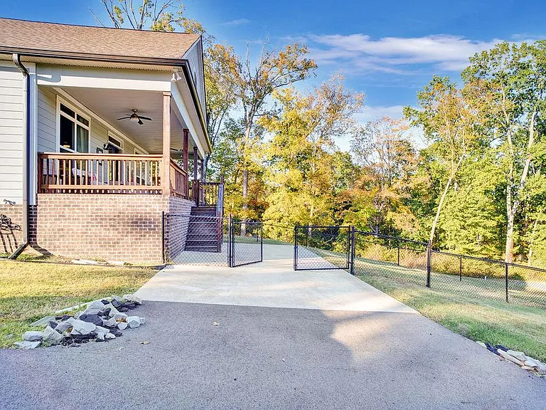 6204 Pettus Rd — Photo 33