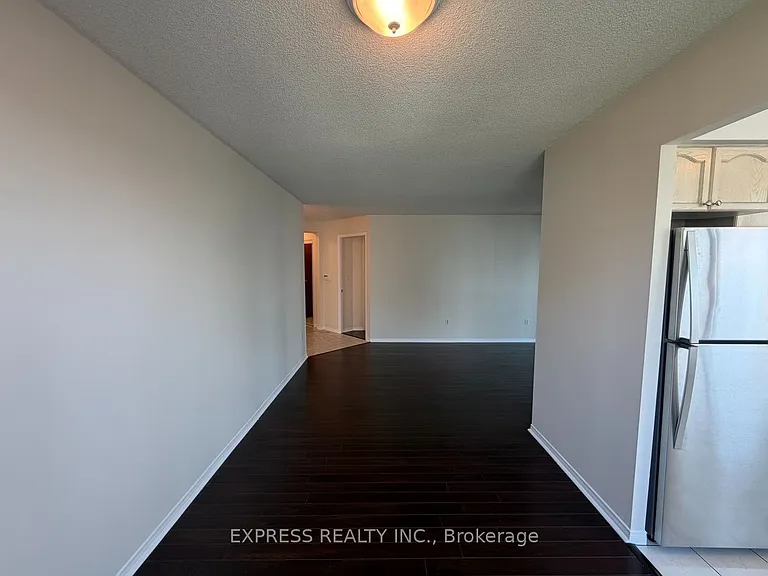 942 Yonge St #212 — Photo 5