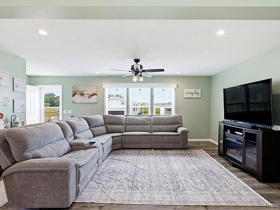 5th image of 287 Rosebud Ct
