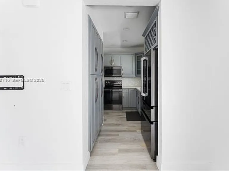 379 NE 31st Ave — Photo 8