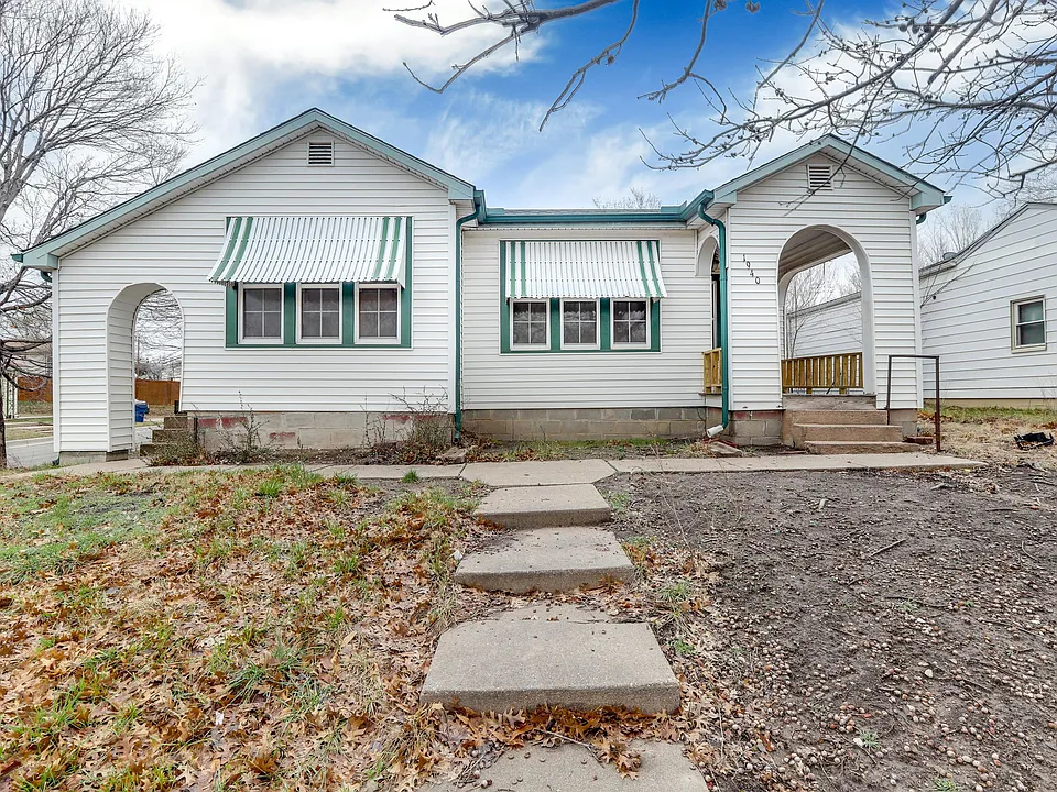 1940 N Volutsia Ave