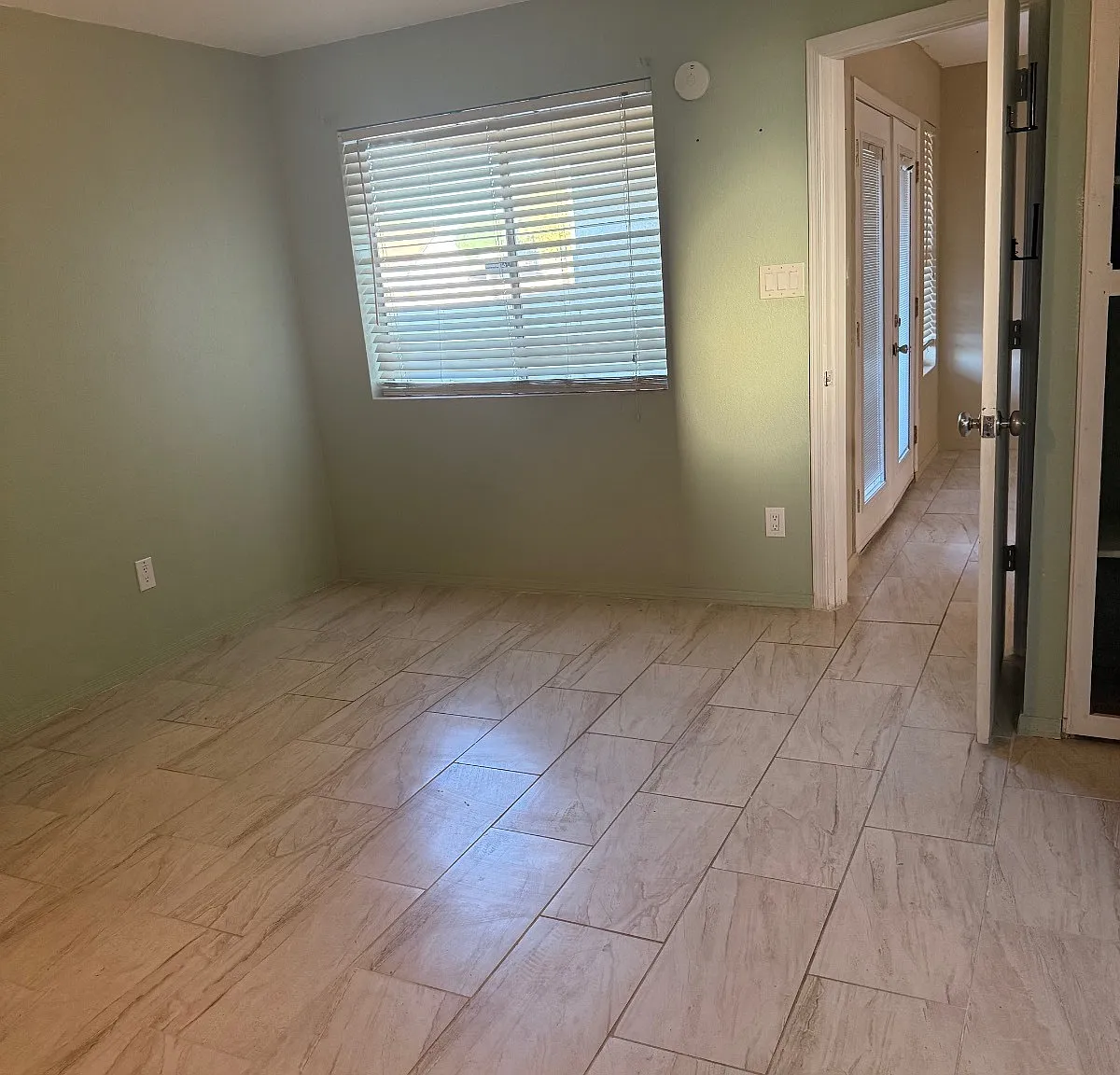 3 bed, 2.0 bath, 978 sqft, $1,700 — Photo 3