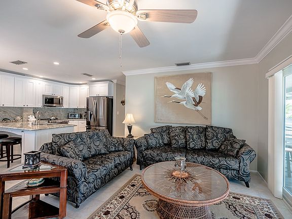 4th image of 18720 Gulf Blvd APT 5A