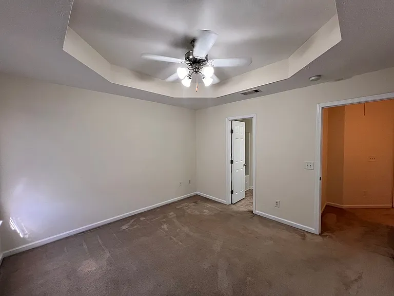 6021 Cullen Dr — Photo 14