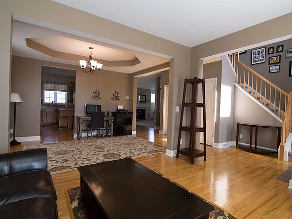 3rd image of 4 Fairview Ln