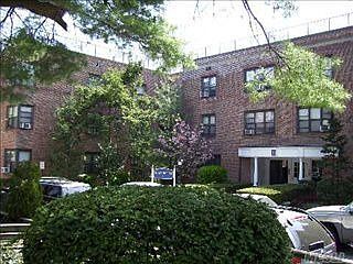 1st image of 1 Town House Pl APT 2D