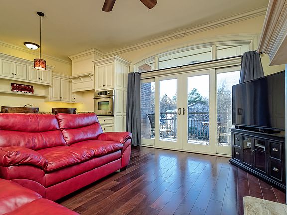 3rd image of 600 W Meadow St APT 305