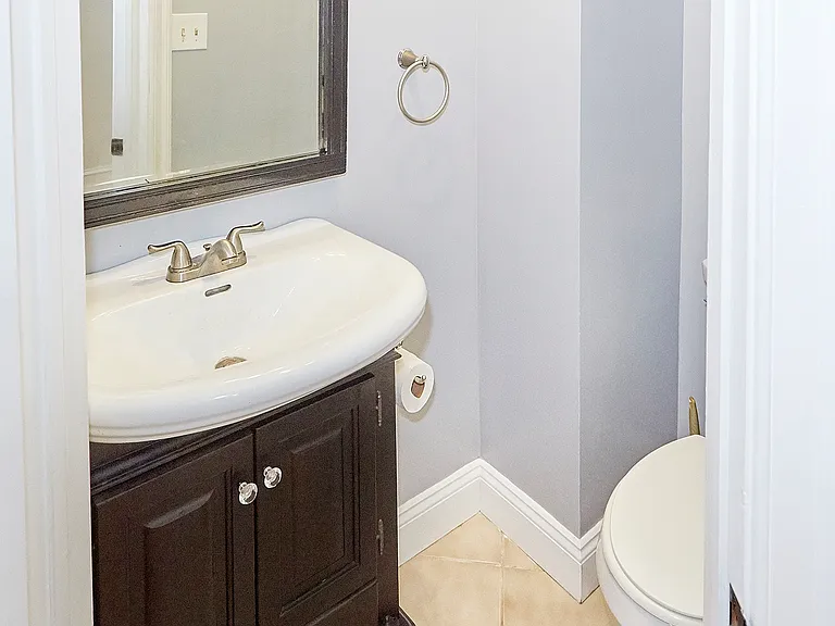 1141 W Hamburg St — Photo 10