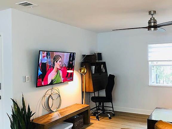 2nd image of 3625 Kalsman Dr Unit 4