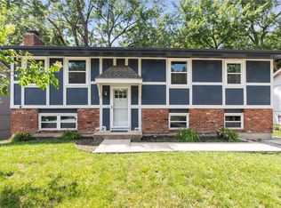 1904 E Osage Cir, Olathe, KS 66062