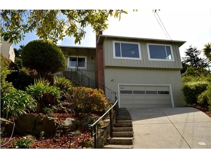 4008 Bayview Ave photo 1
