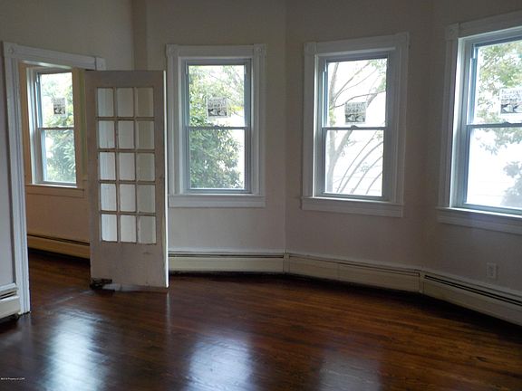 5th image of 382 E Grand St