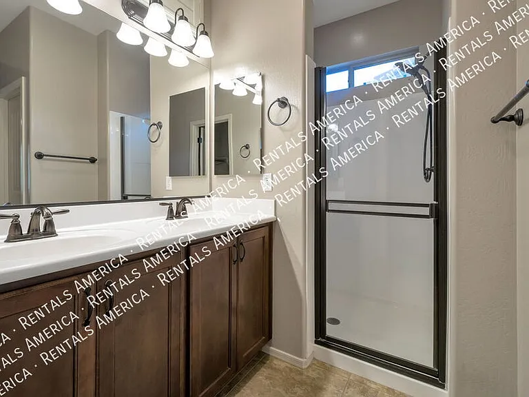 3863 S Verbena Ave — Photo 7