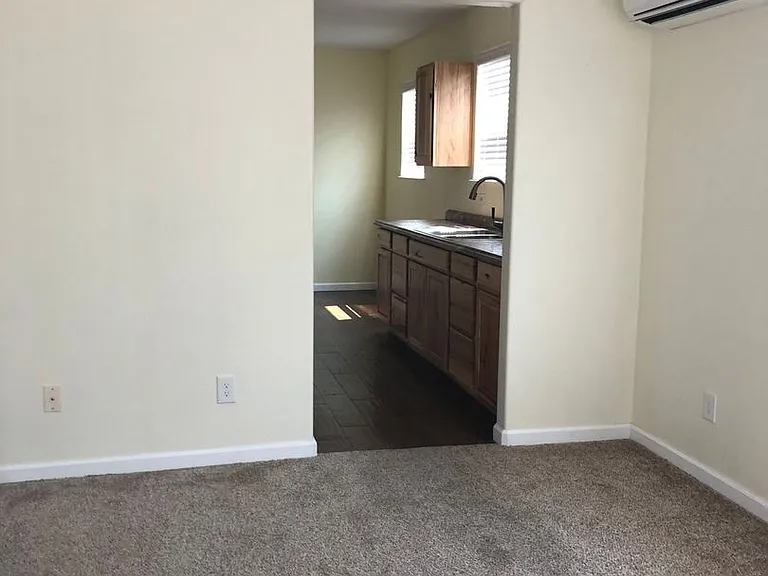 1025 Walnut St — Photo 3