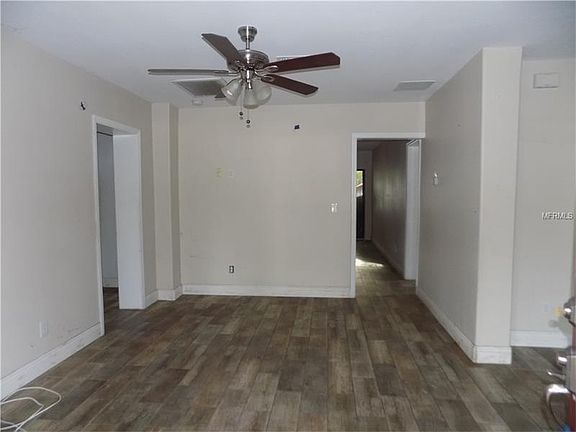 2nd image of 1016 Santa Anita St