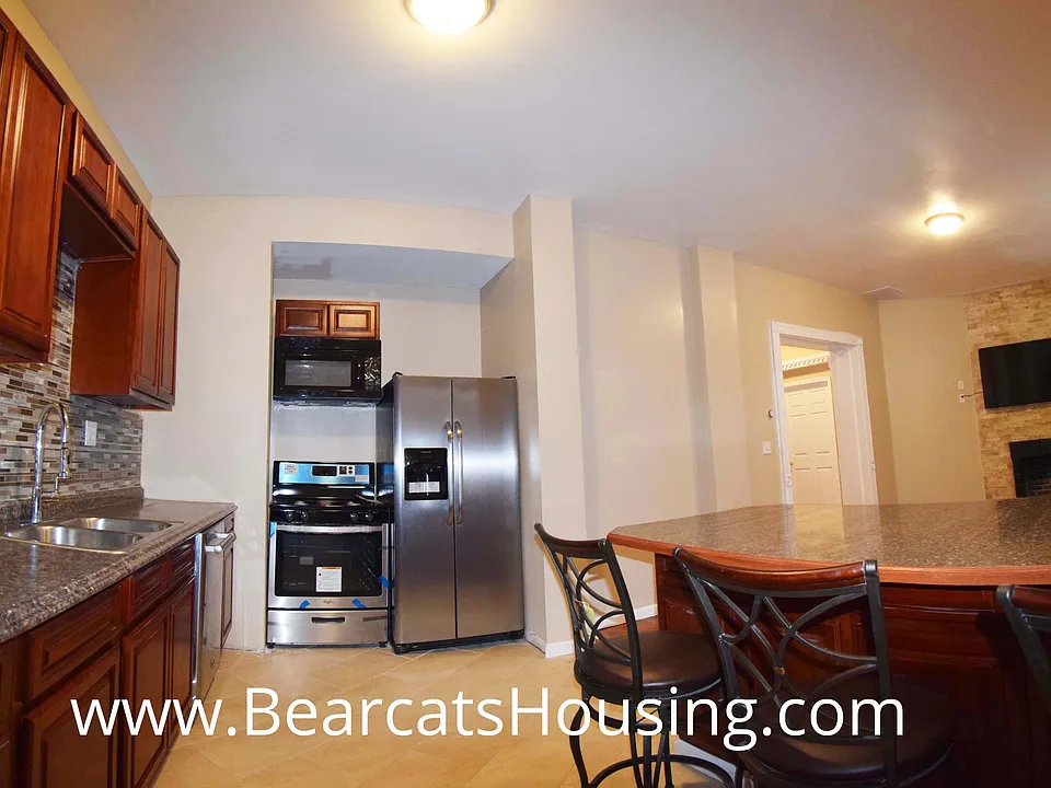 4 Edwards St #6