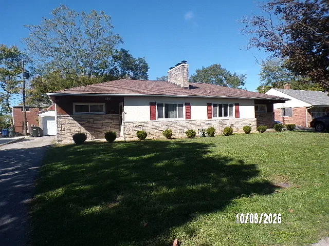 4933 Lunar Dr