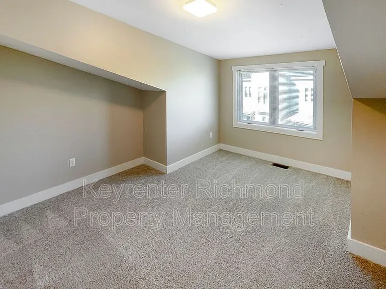 400 Dobson St — Photo 8