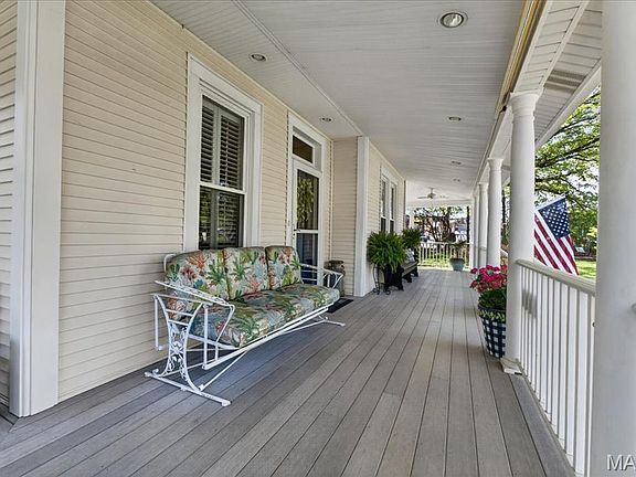 3rd image of 108 N Old Orchard Ave