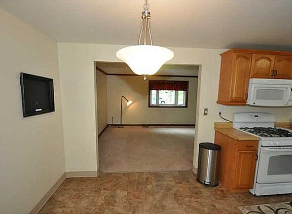 5th image of 2972 Amy Dr