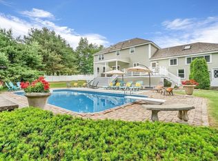 72 Rinnock Rd, Fitchburg, MA 01420