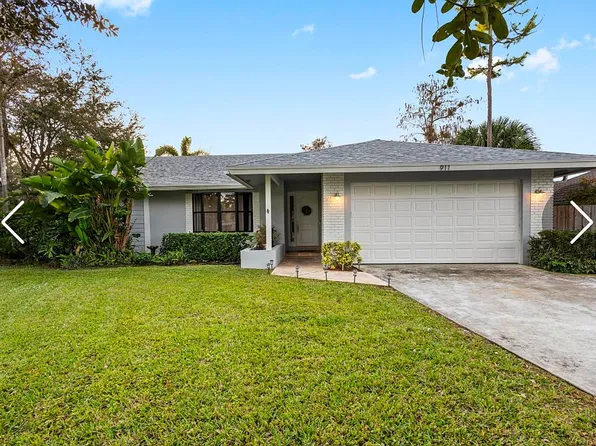 911 Citrus Pl, Wellington, FL 33414