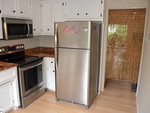 4th image of 925 Cleveland St Unit 106