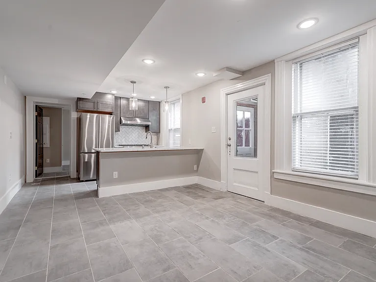 425 N Arthur Ashe Blvd #2B — Photo 5
