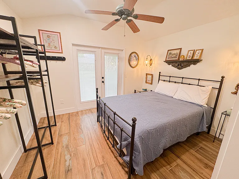 407 E Jersey St — Photo 35