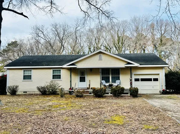 11 Hillcrest Dr, Onancock, VA 23417