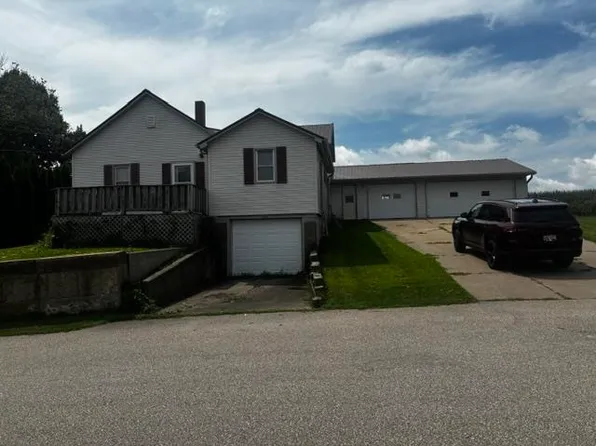 107 Taylor St, Mount Hope, WI 53816