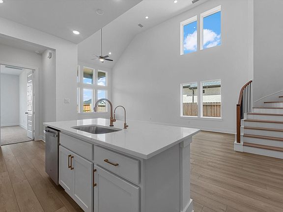 4th image of 31915 Wind Ridge Dr