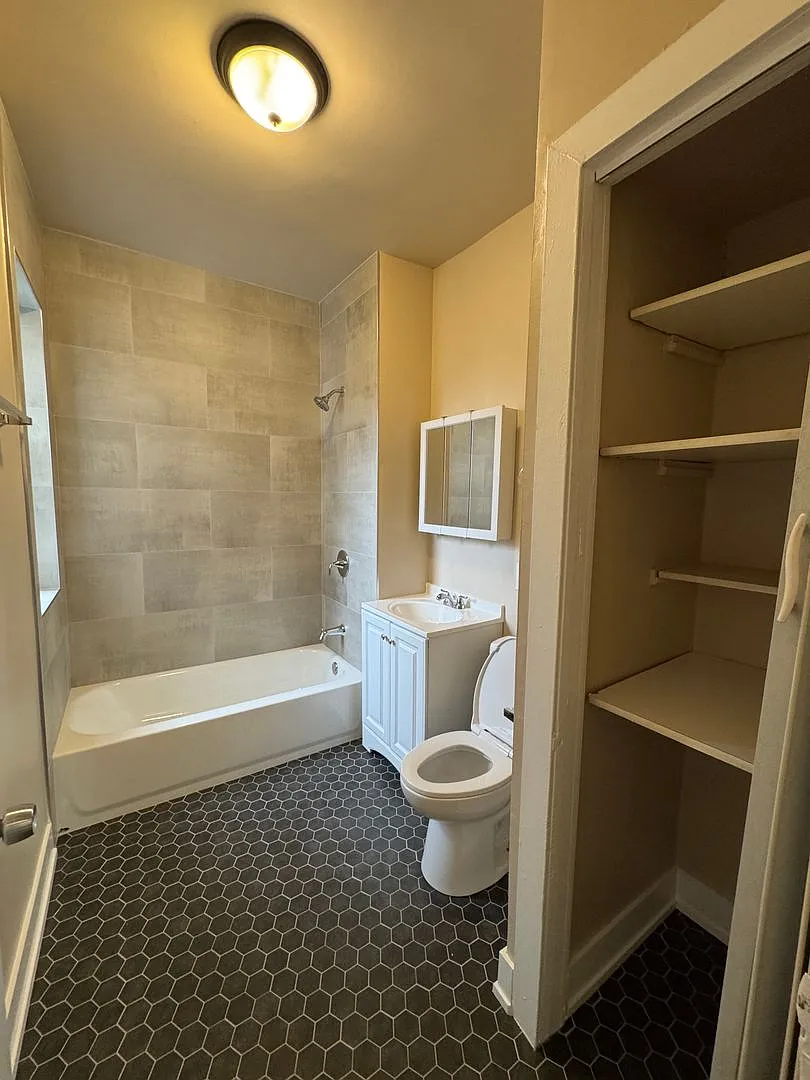2 bed, $1,600 — Photo 1