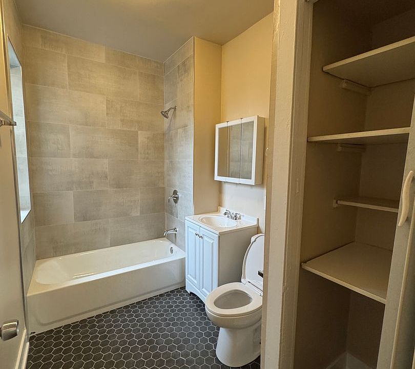 1st image of 5810 W Erie St #2