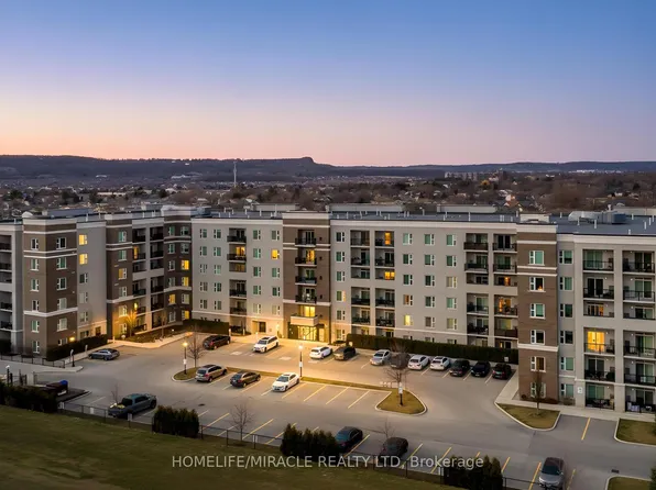 610 Farmstead Dr #116, Milton, ON L9T 8X5