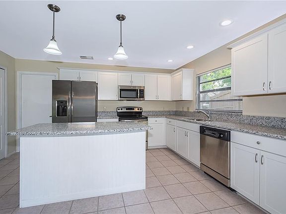 5th image of 7645 Clubhouse Estates Dr