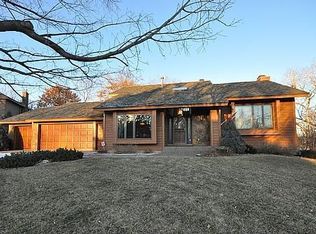 9240 Collegeview Cir, Bloomington, MN 55437