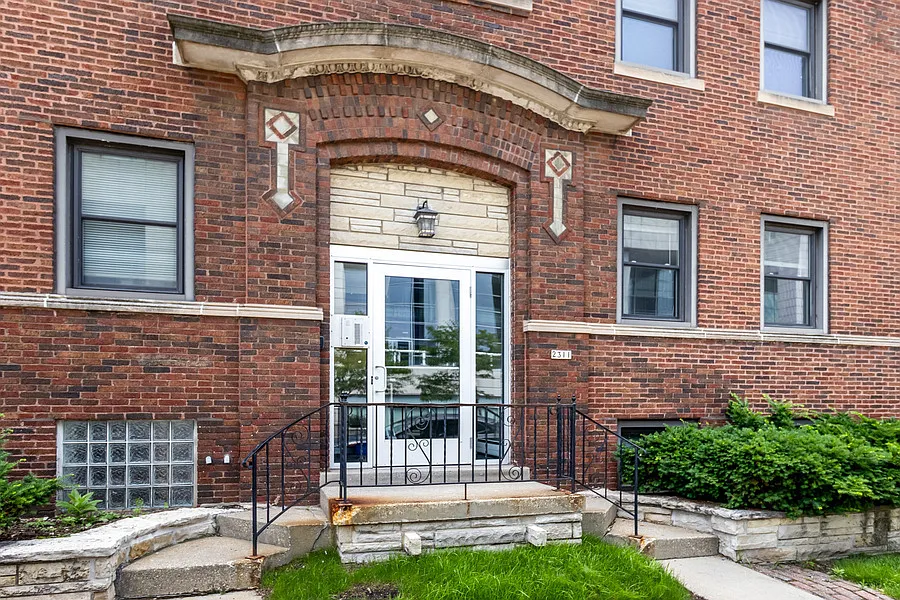 2311 E North Ave #3