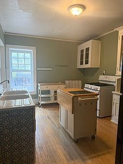 2nd image of 1815 N Oakland Ave #1819-2