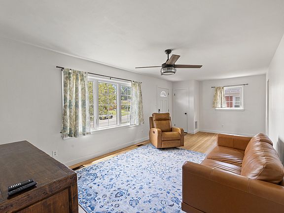 4th image of 193 Saint Margaret Dr