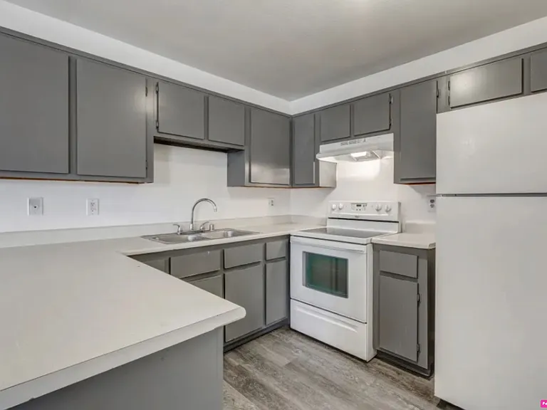 Santa Fe Apartments — Photo 3